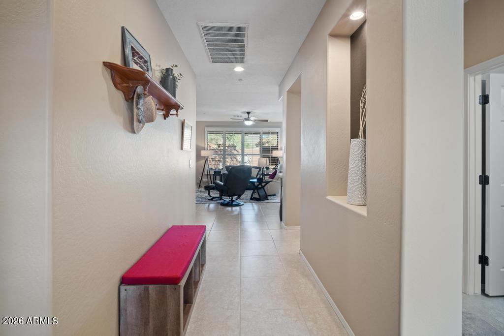 1922 W WHITMAN Court