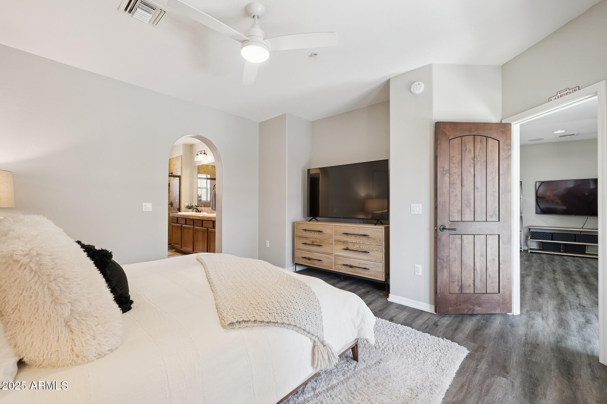 3935 E ROUGH RIDER Road 1024