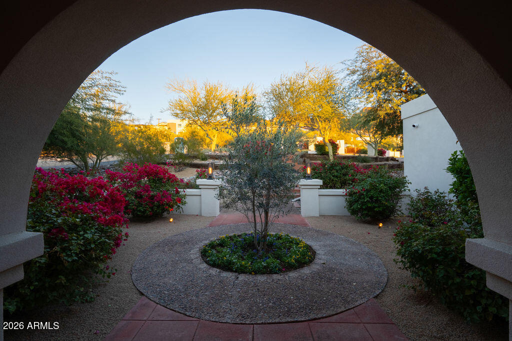 5602 N CAMELBACK CANYON Place