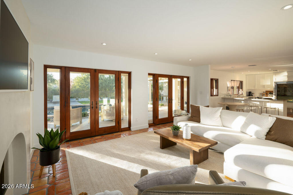 5602 N CAMELBACK CANYON Place