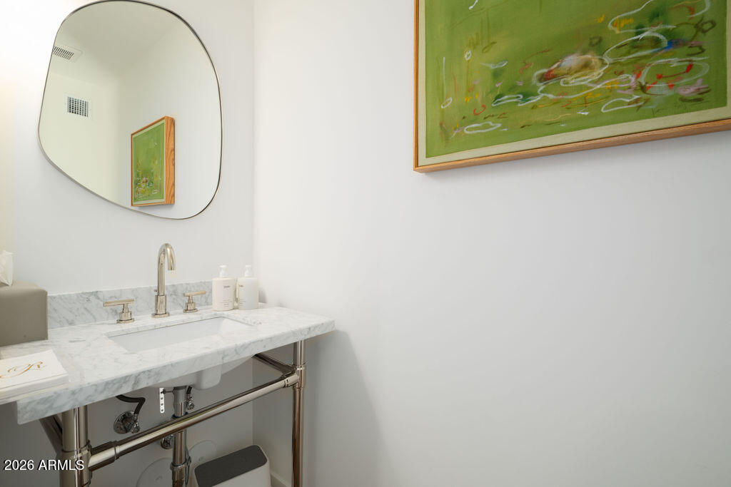 5602 N CAMELBACK CANYON Place