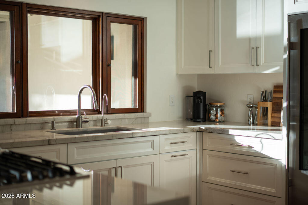 5602 N CAMELBACK CANYON Place