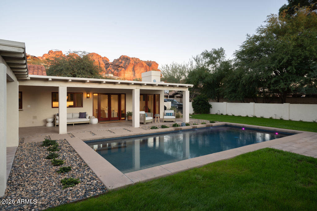 5602 N CAMELBACK CANYON Place