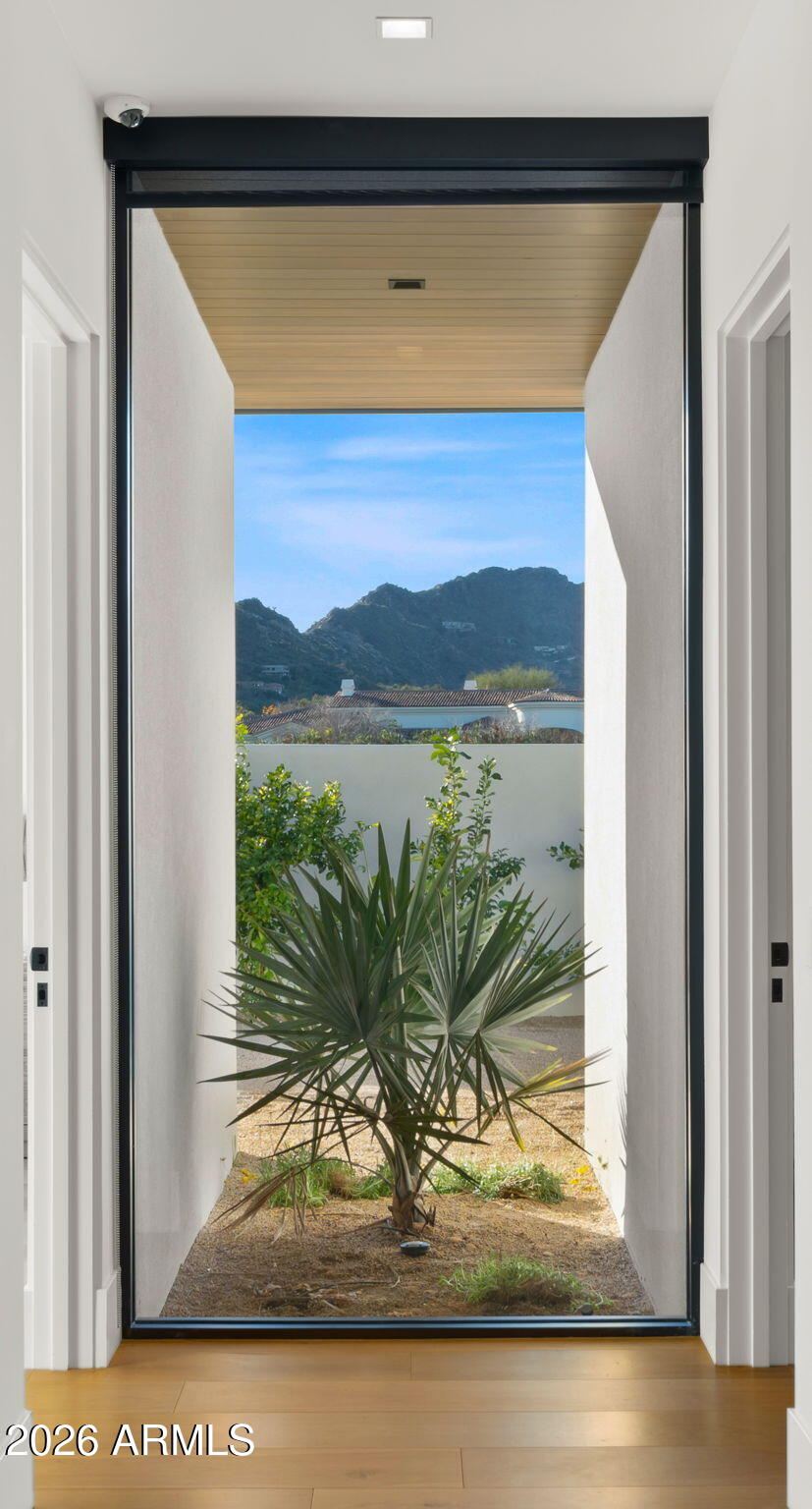 6824 E HUMMINGBIRD Lane