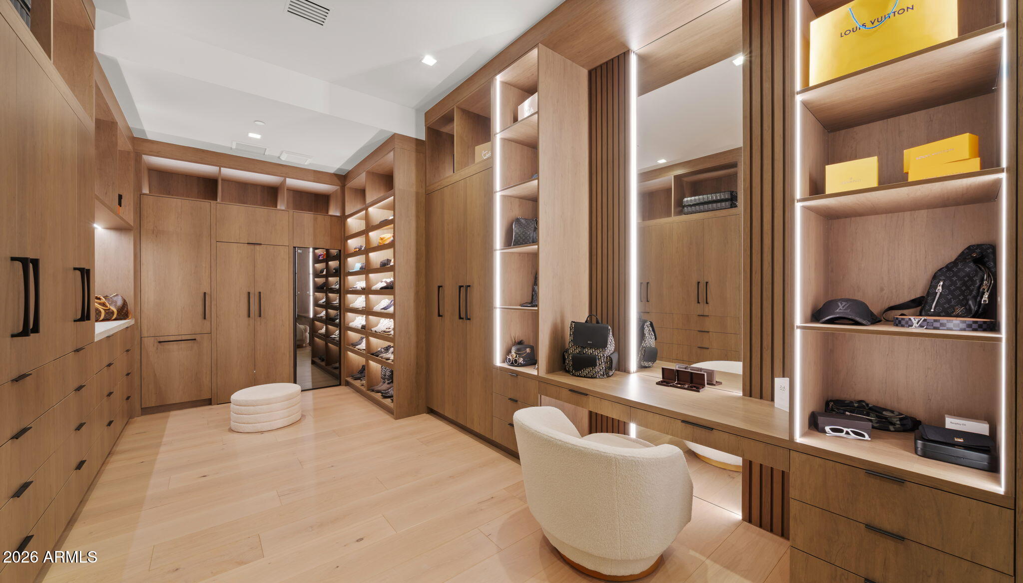 6824 E HUMMINGBIRD Lane