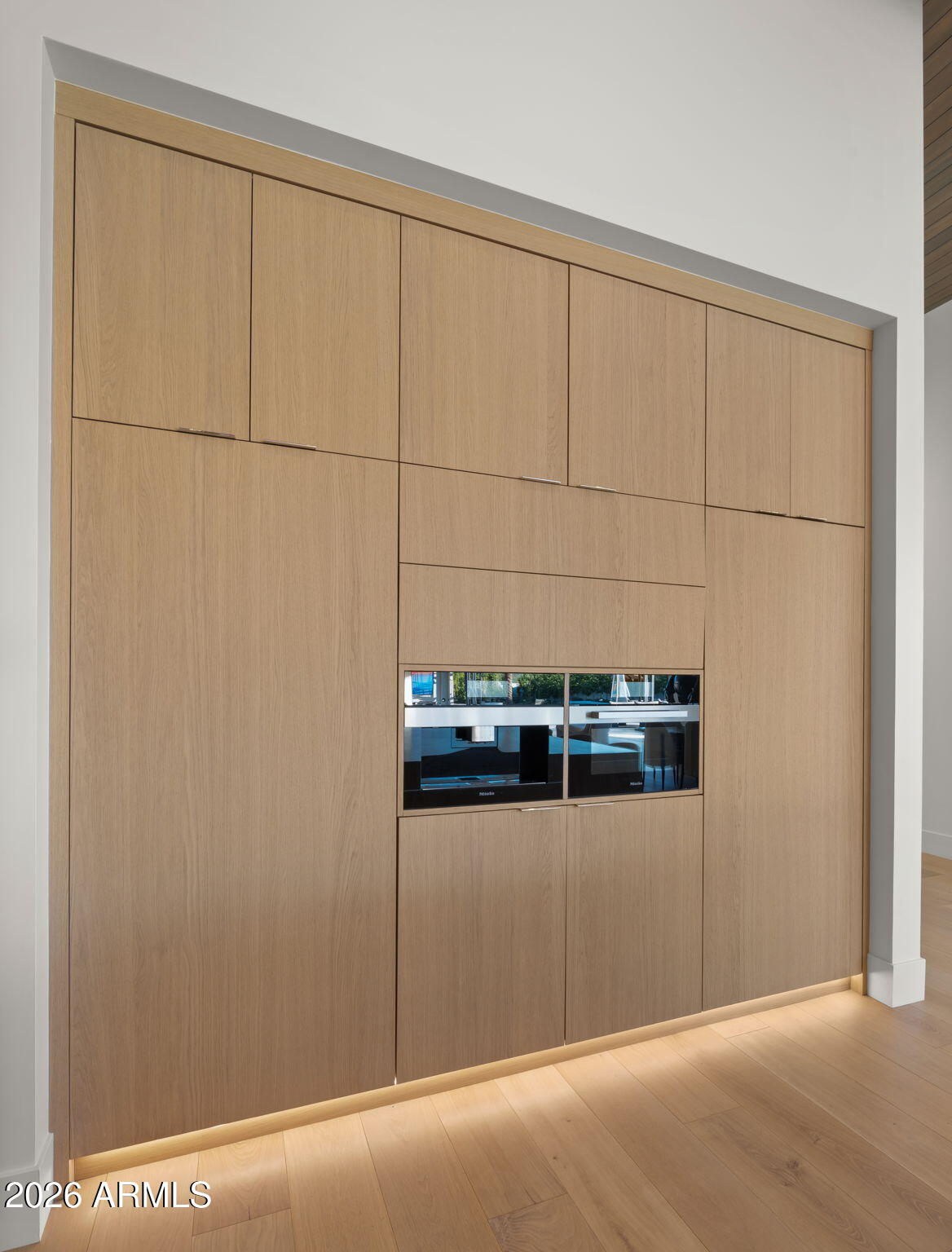 6824 E HUMMINGBIRD Lane