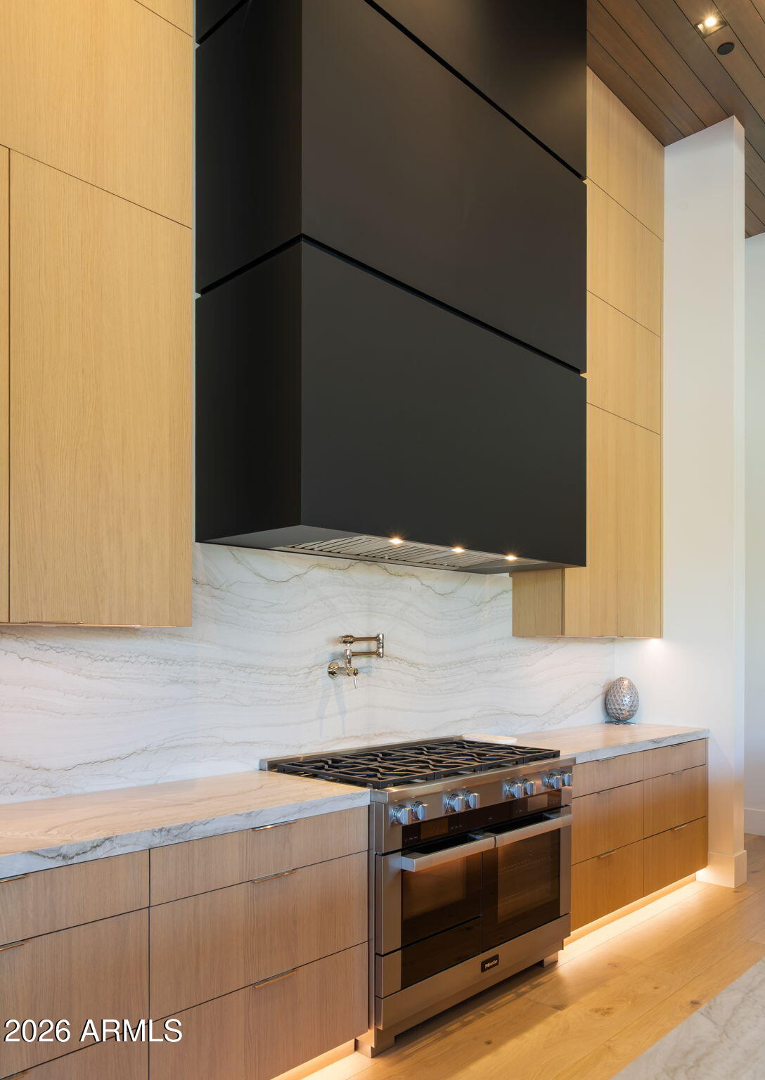 6824 E HUMMINGBIRD Lane