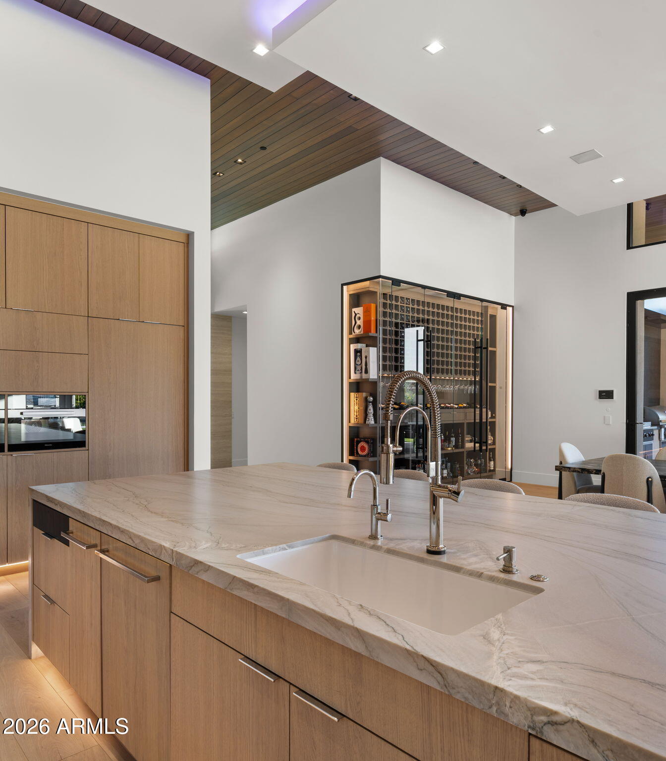 6824 E HUMMINGBIRD Lane