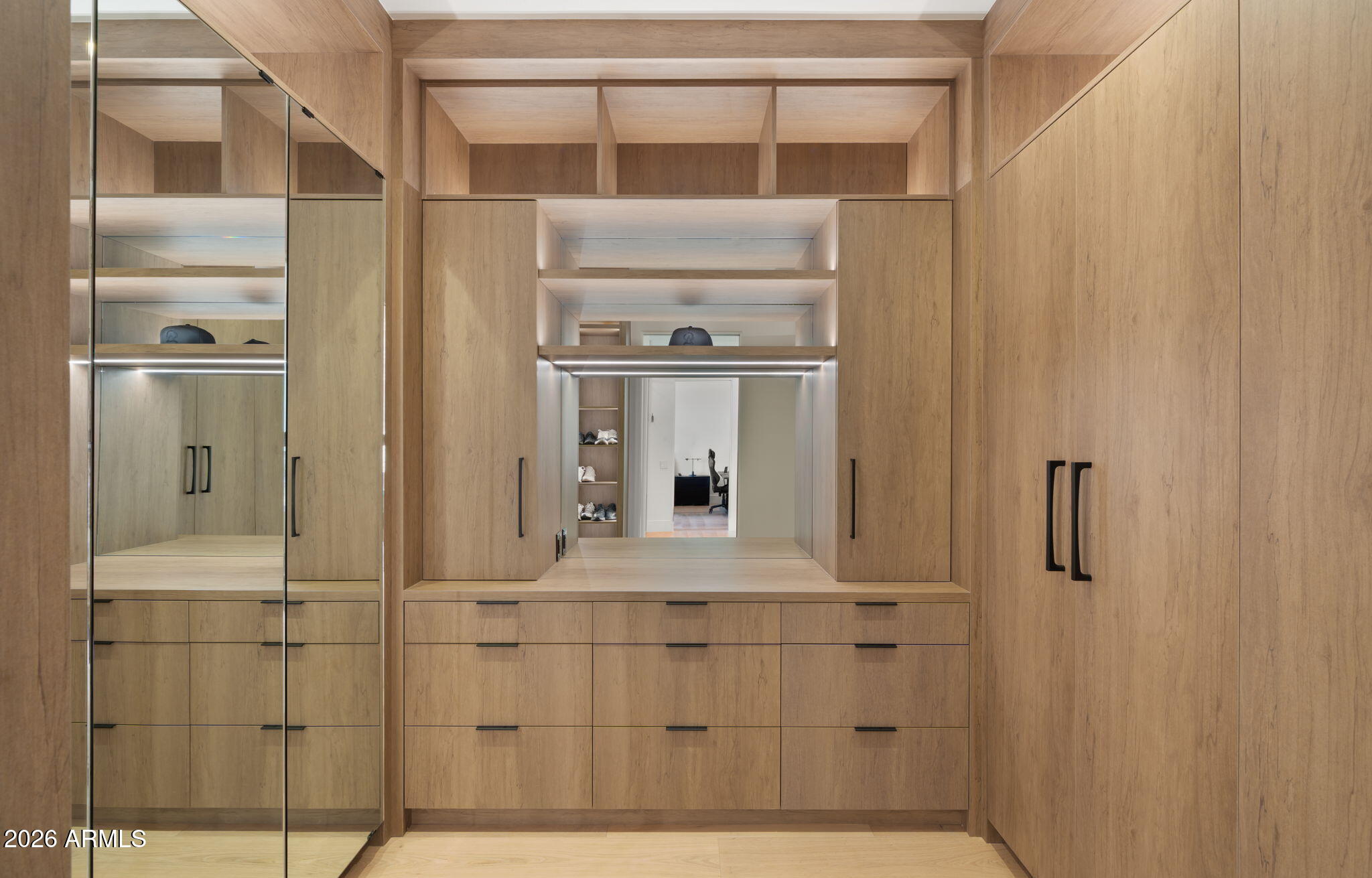 6824 E HUMMINGBIRD Lane