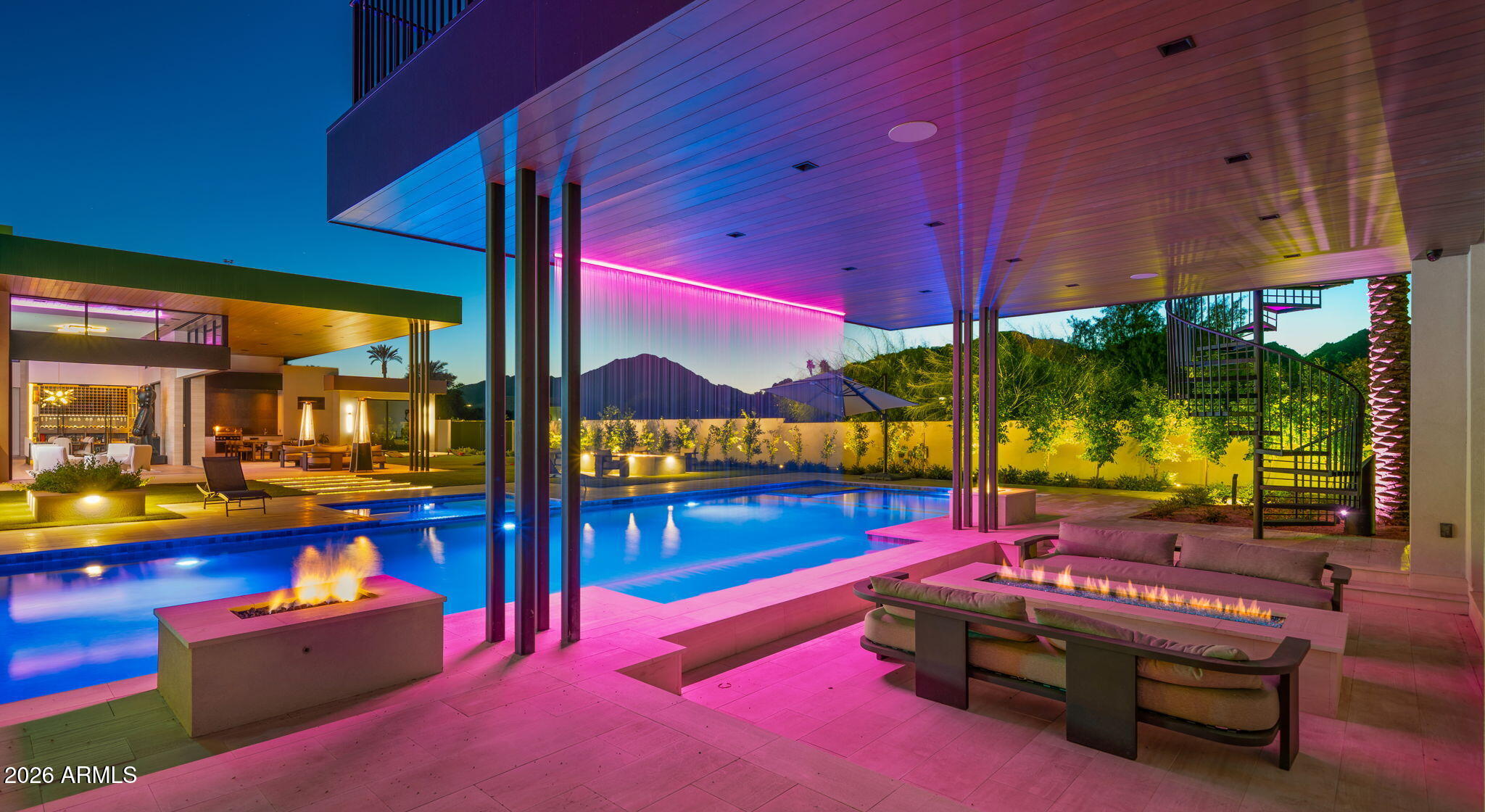 6824 E HUMMINGBIRD Lane