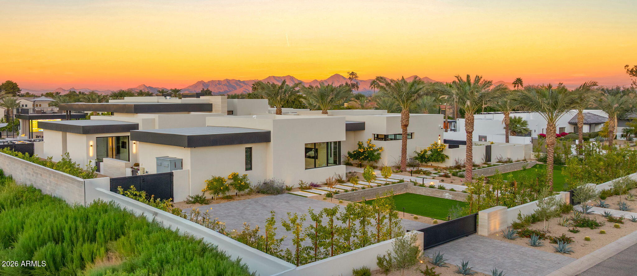 6824 E HUMMINGBIRD Lane