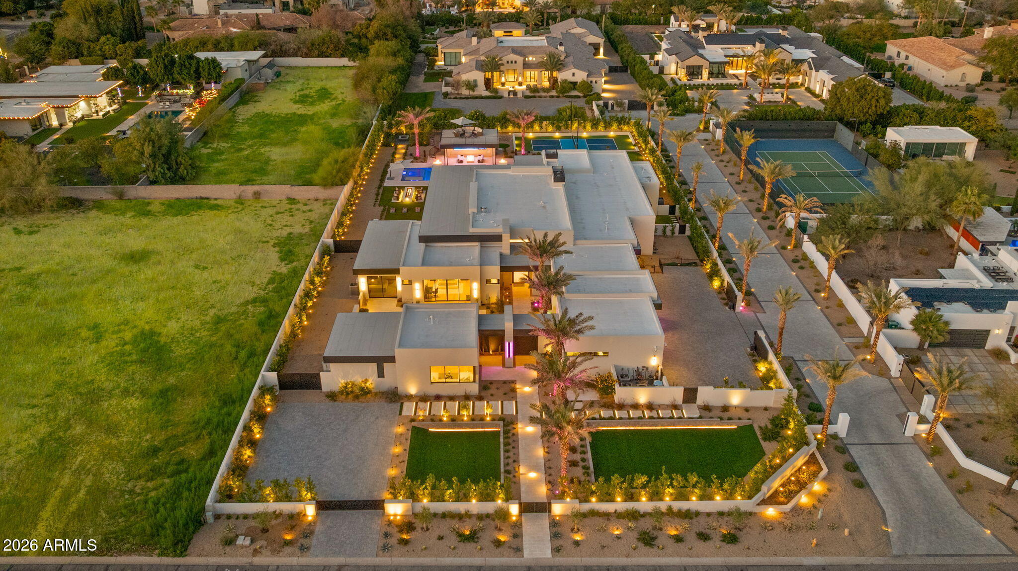 6824 E HUMMINGBIRD Lane