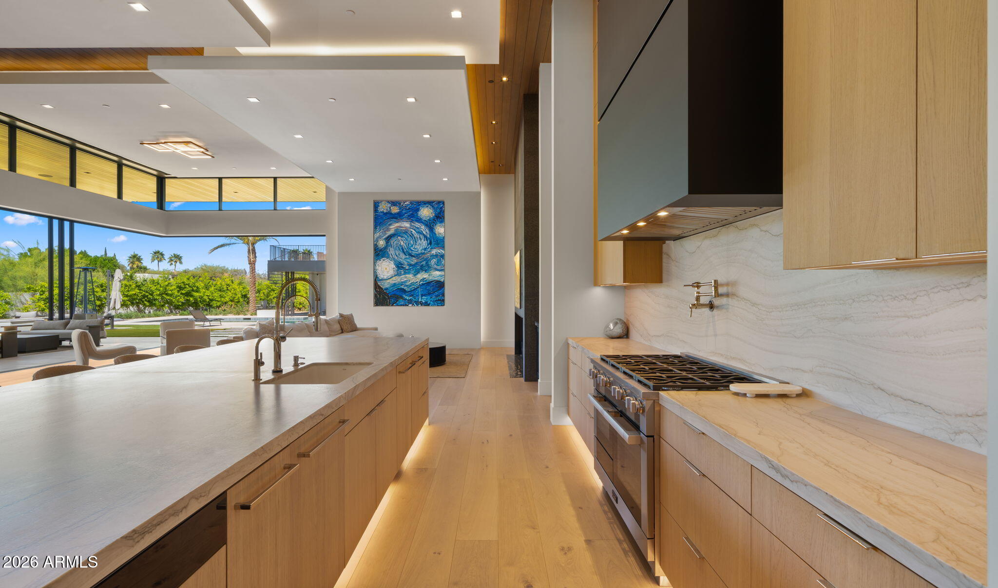 6824 E HUMMINGBIRD Lane