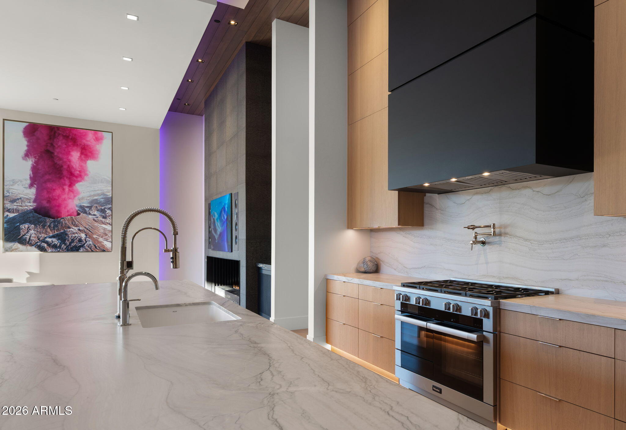 6824 E HUMMINGBIRD Lane