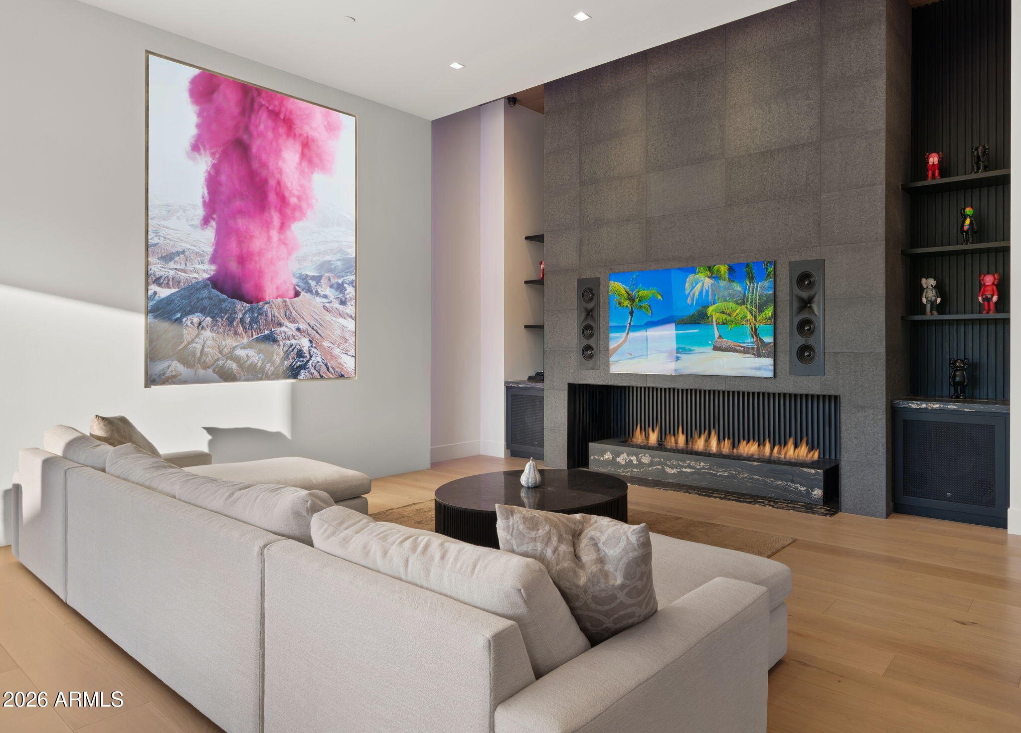 6824 E HUMMINGBIRD Lane