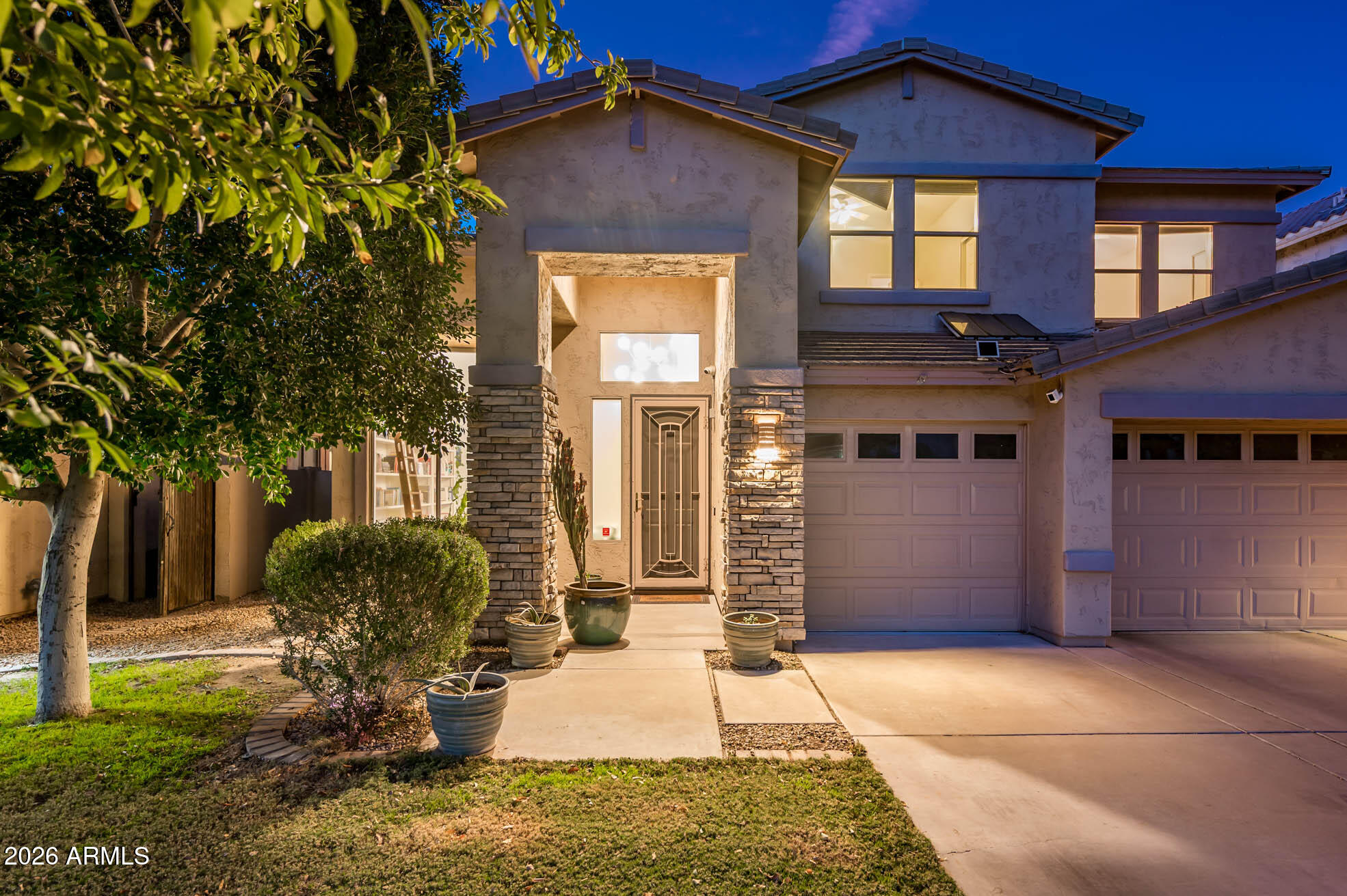 2442 E GLASS Lane