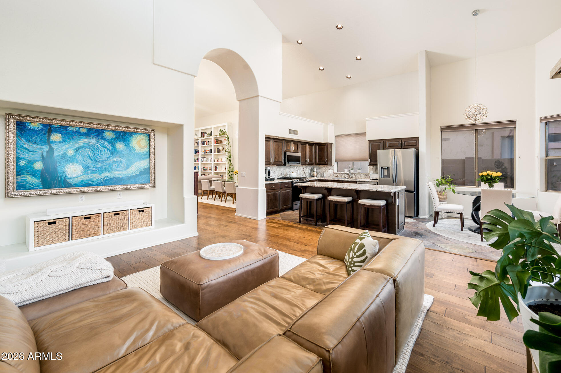2442 E GLASS Lane