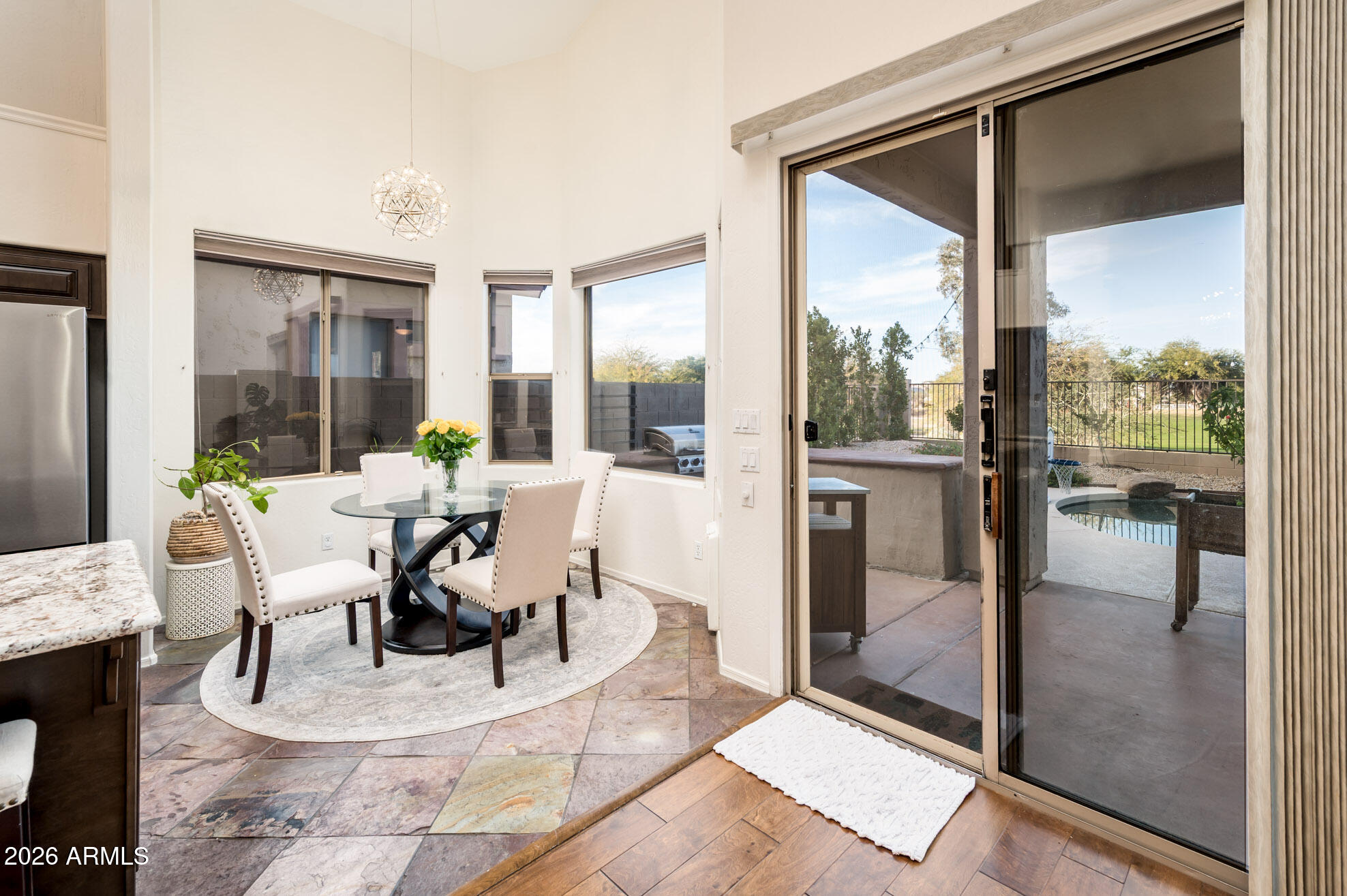 2442 E GLASS Lane