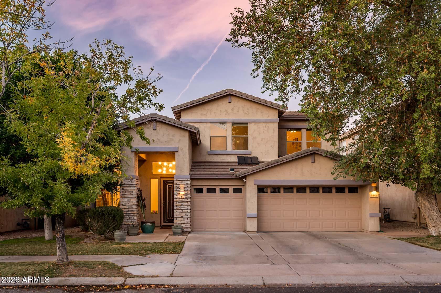 2442 E GLASS Lane