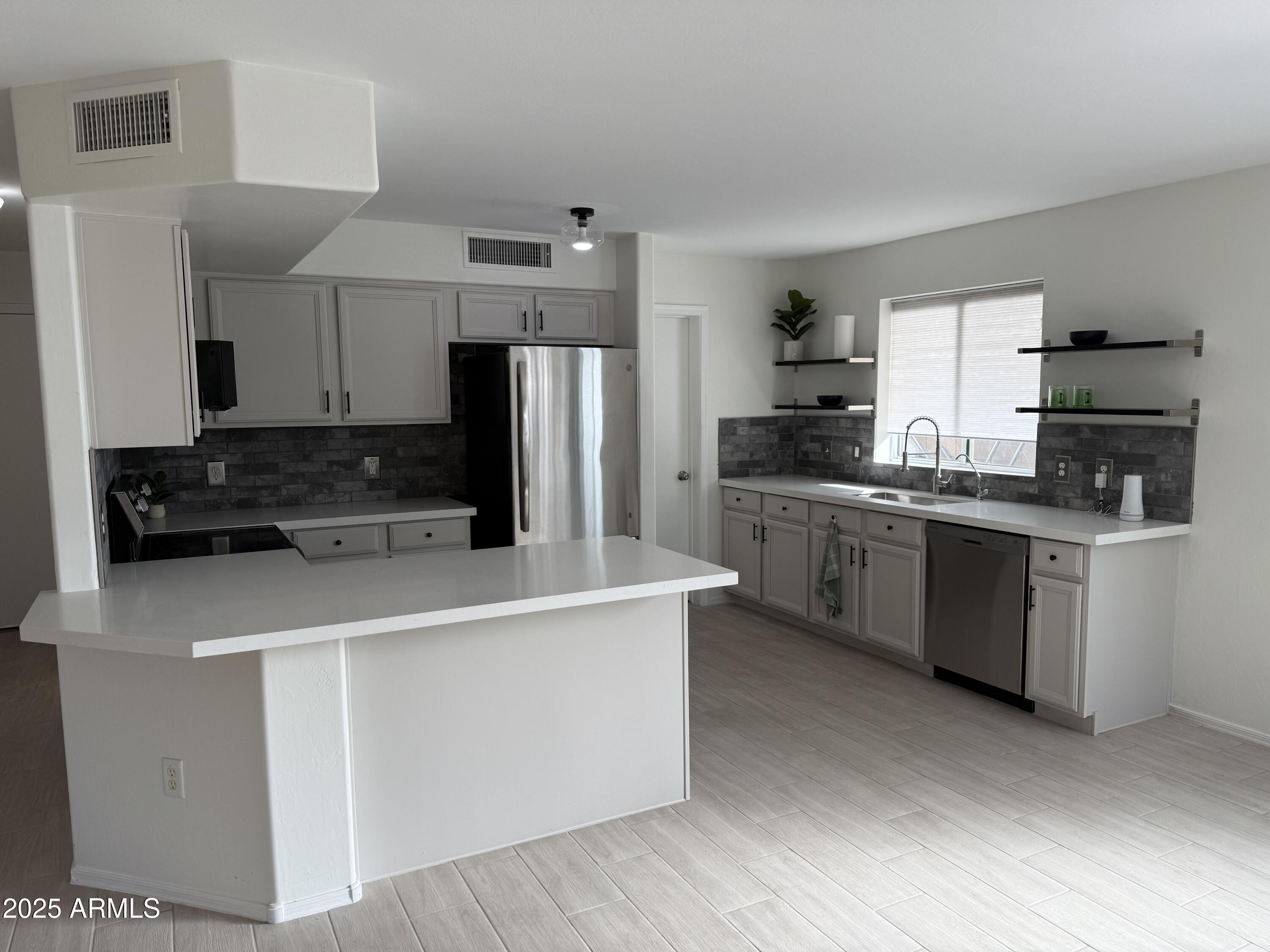 4349 E WINDSOR Court