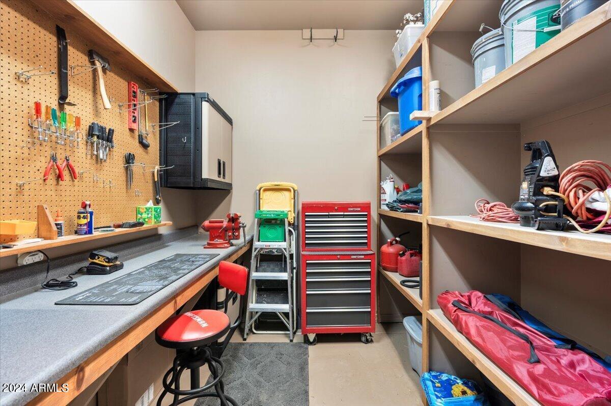 2304 E BLUE BELL Circle