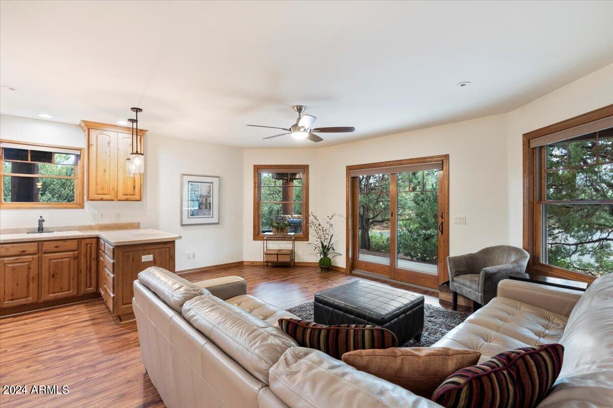 2304 E BLUE BELL Circle