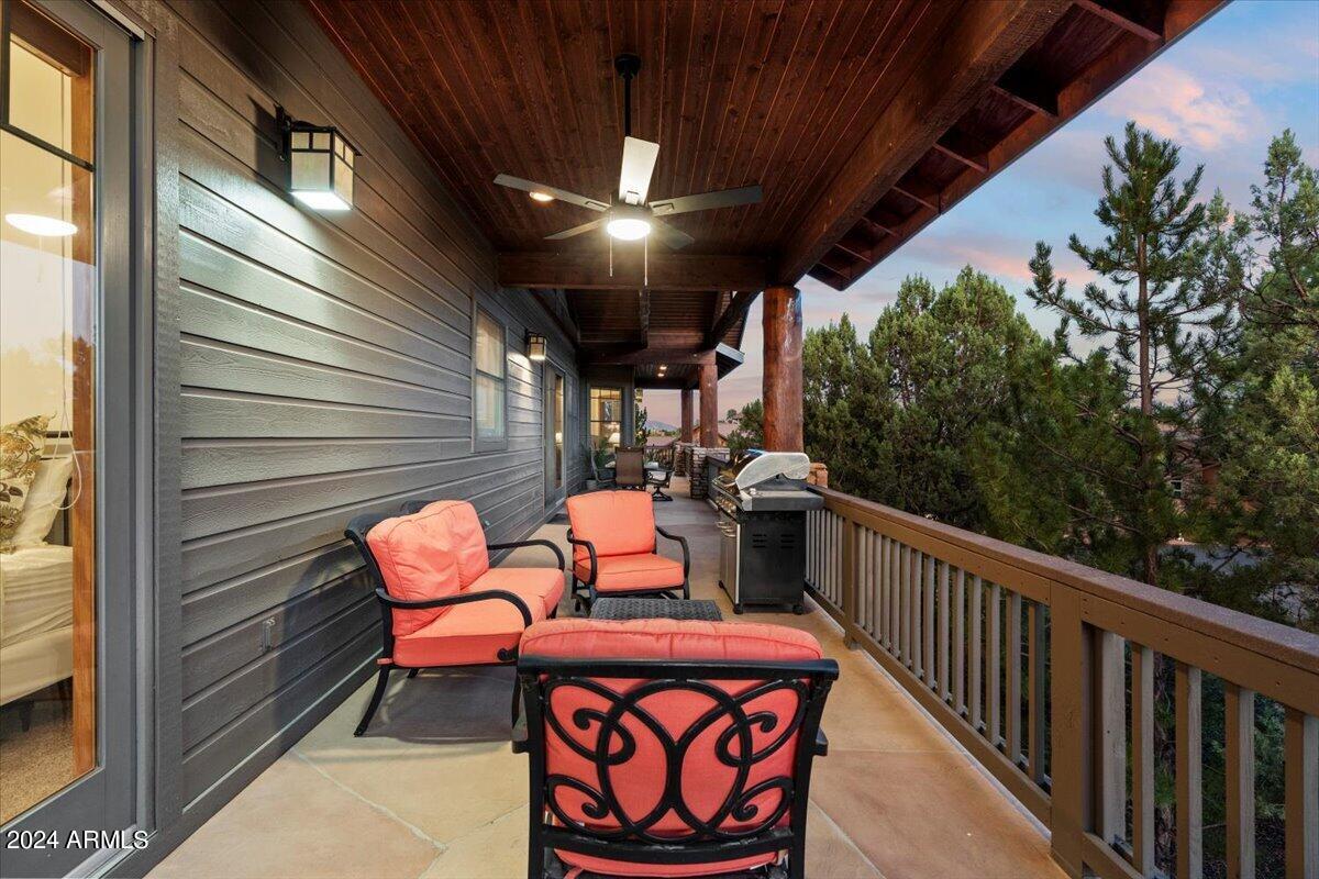 2304 E BLUE BELL Circle