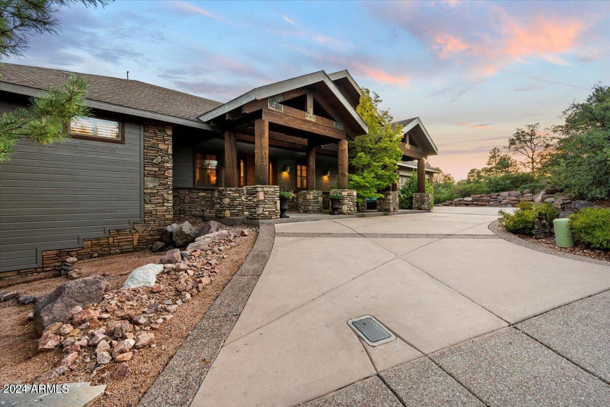 2304 E BLUE BELL Circle