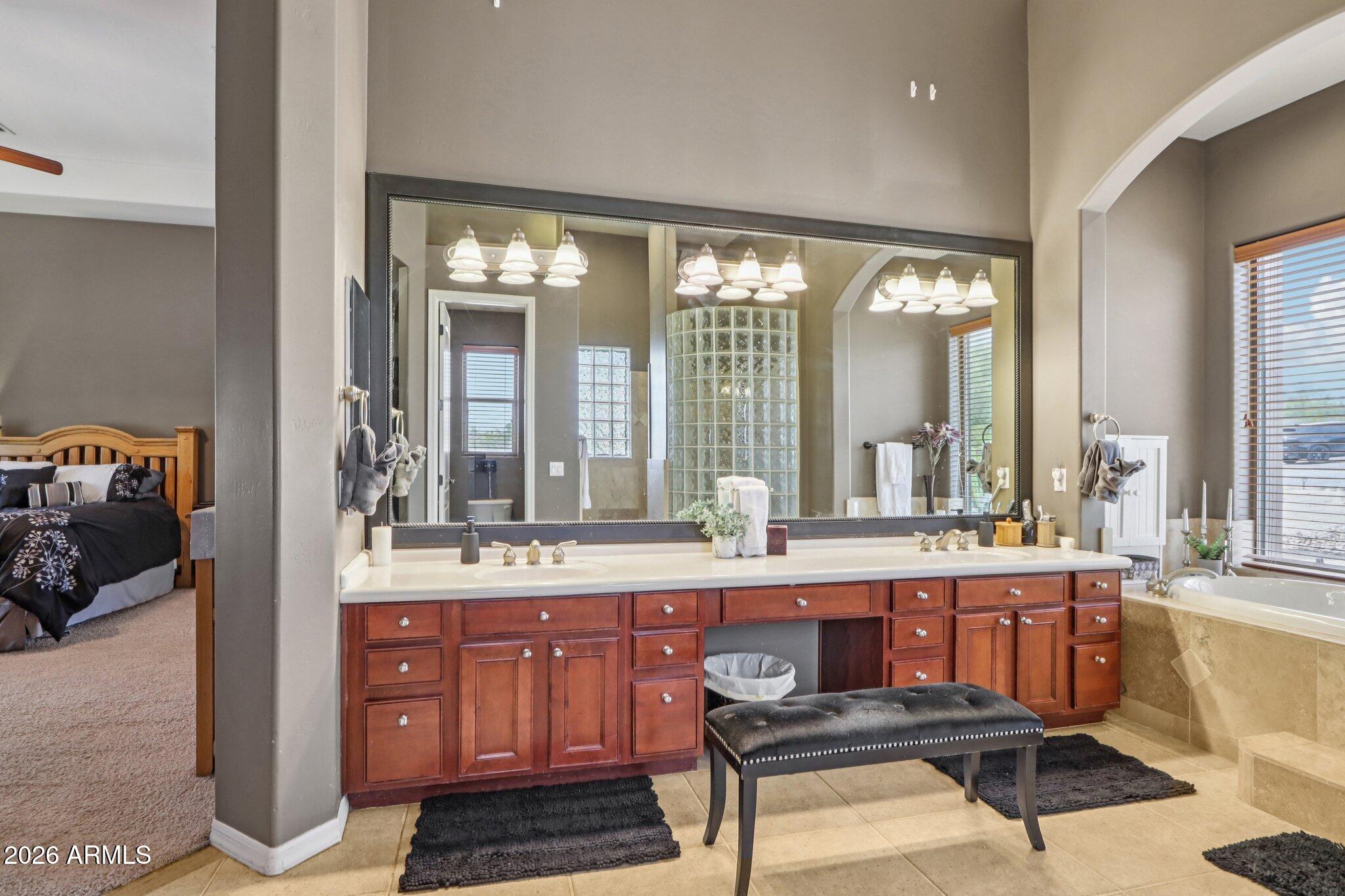 3019 W CARRIAGE Drive