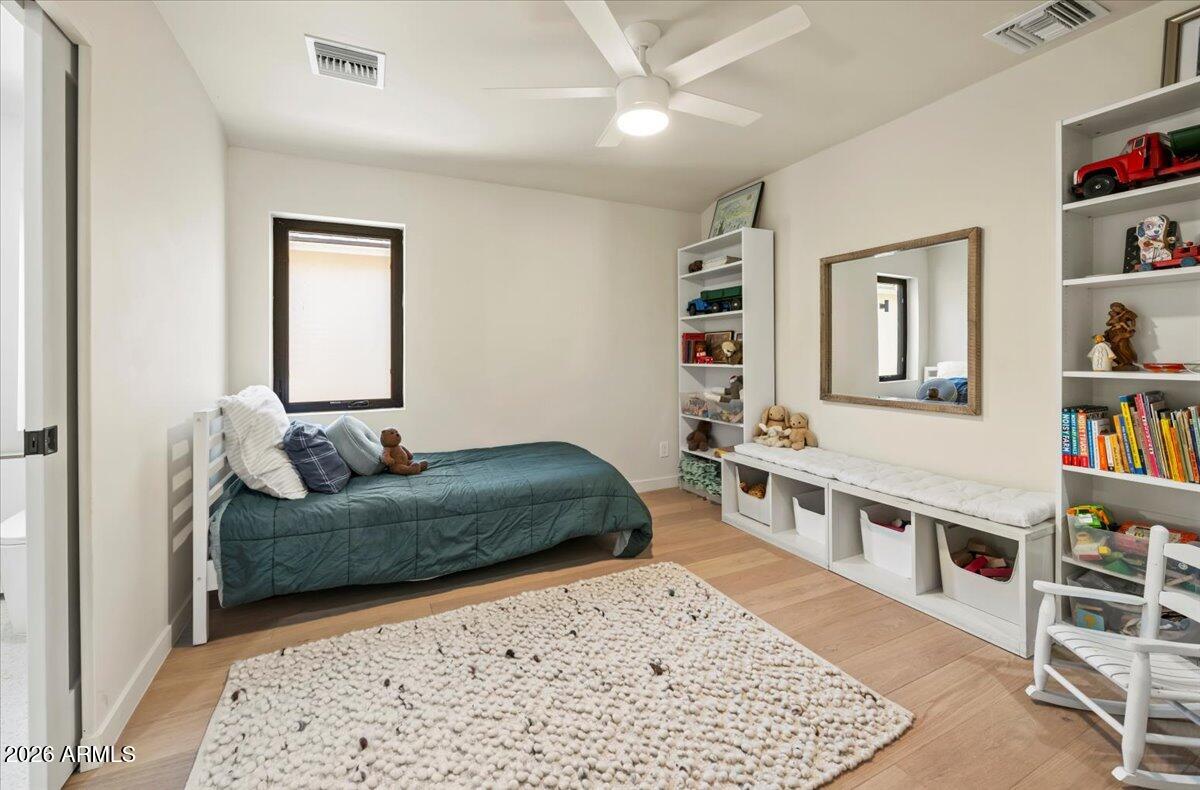 4035 E MCDONALD Drive