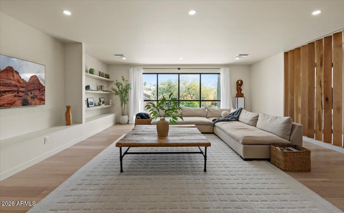 4035 E MCDONALD Drive