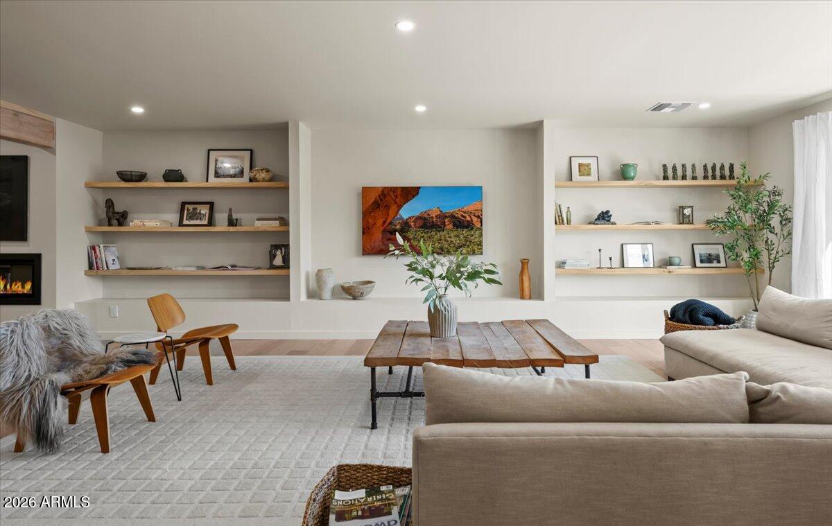 4035 E MCDONALD Drive