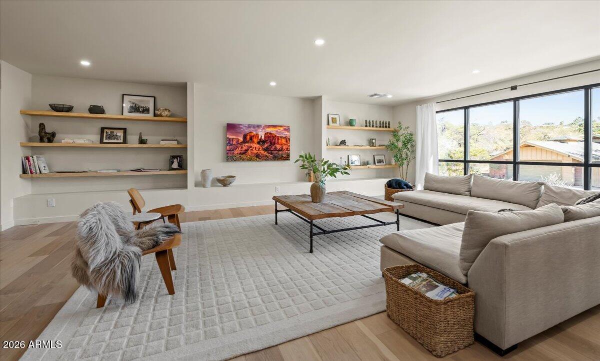 4035 E MCDONALD Drive