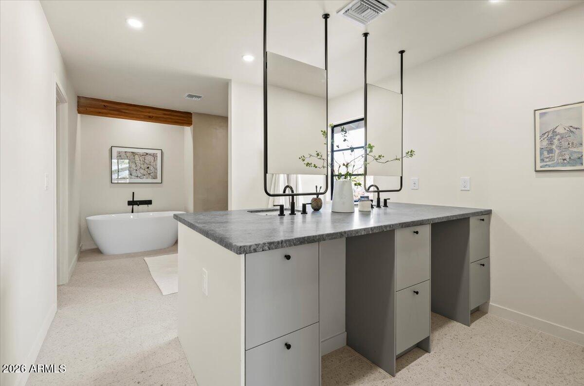 4035 E MCDONALD Drive