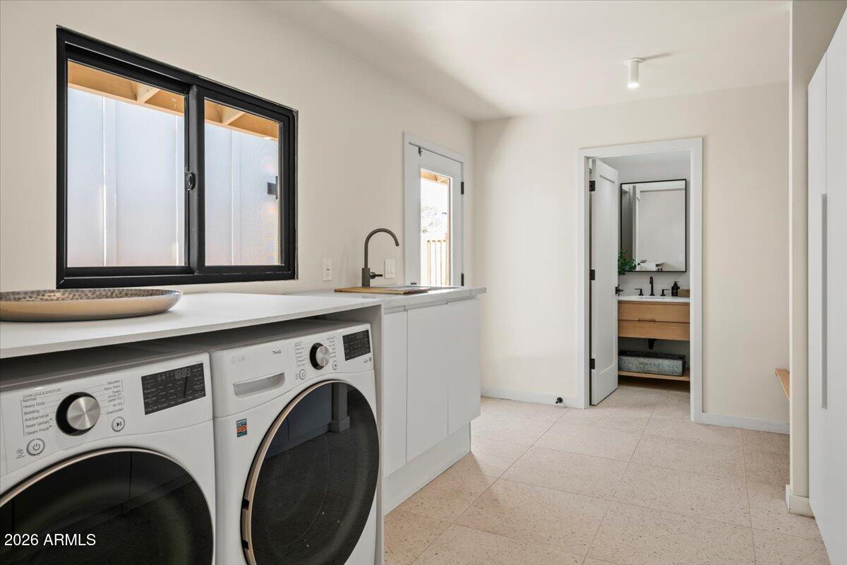 4035 E MCDONALD Drive