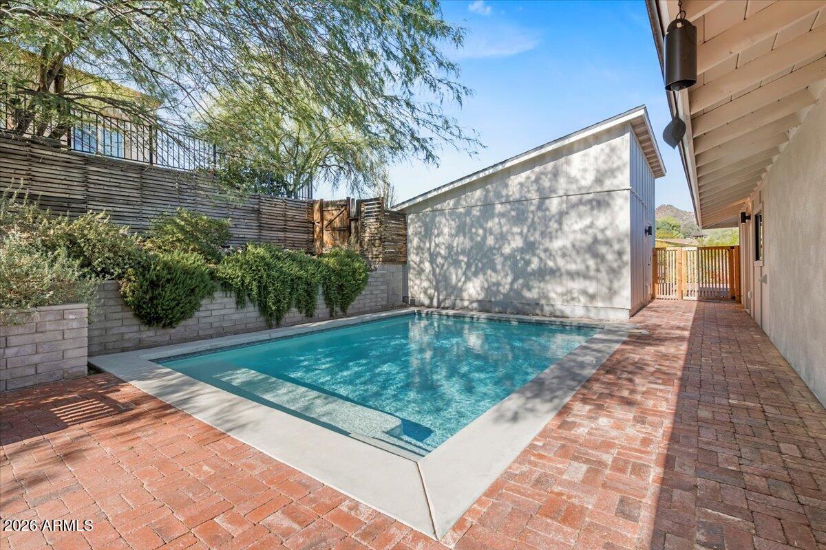 4035 E MCDONALD Drive