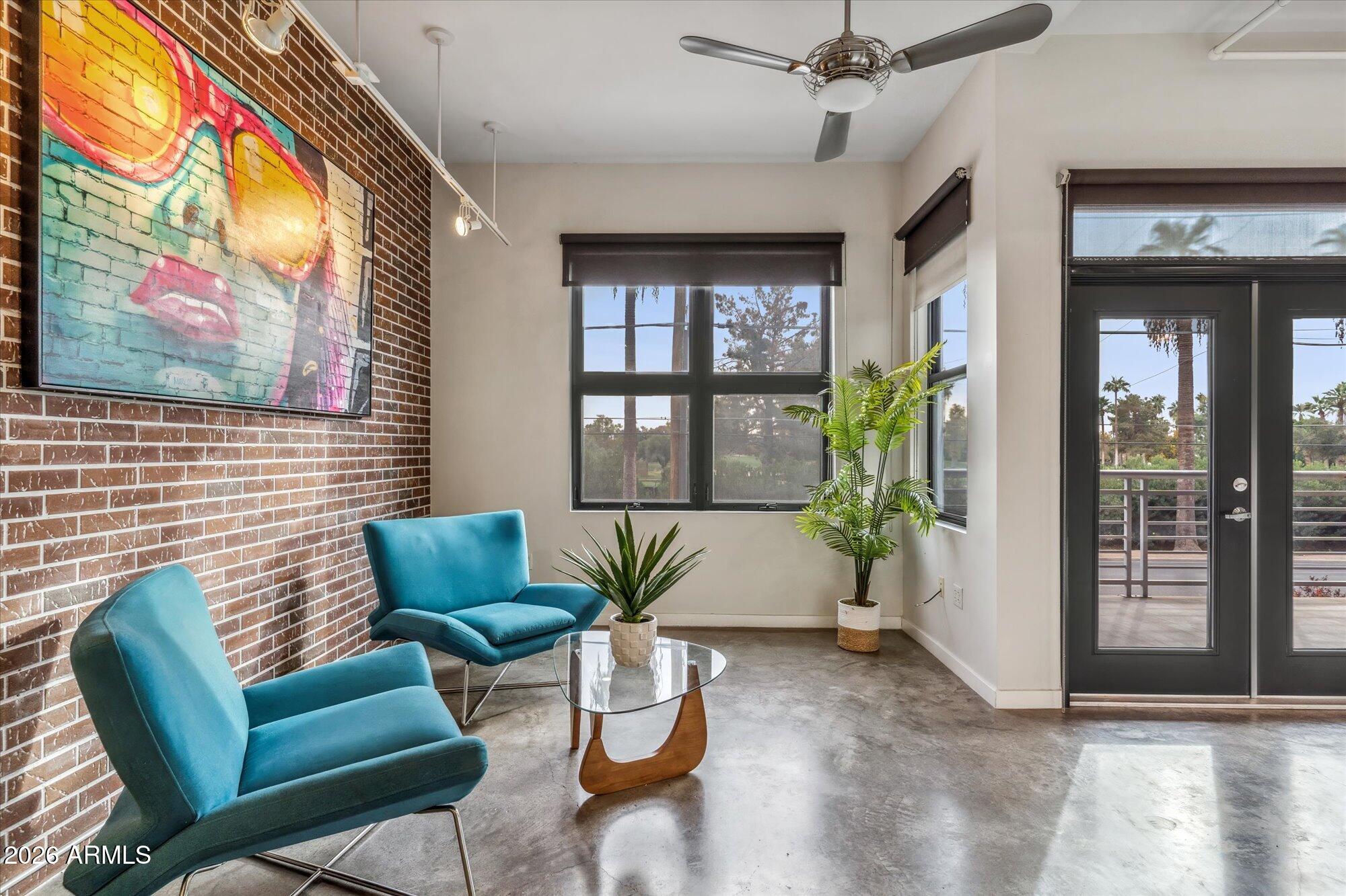 914 E OSBORN Road 202