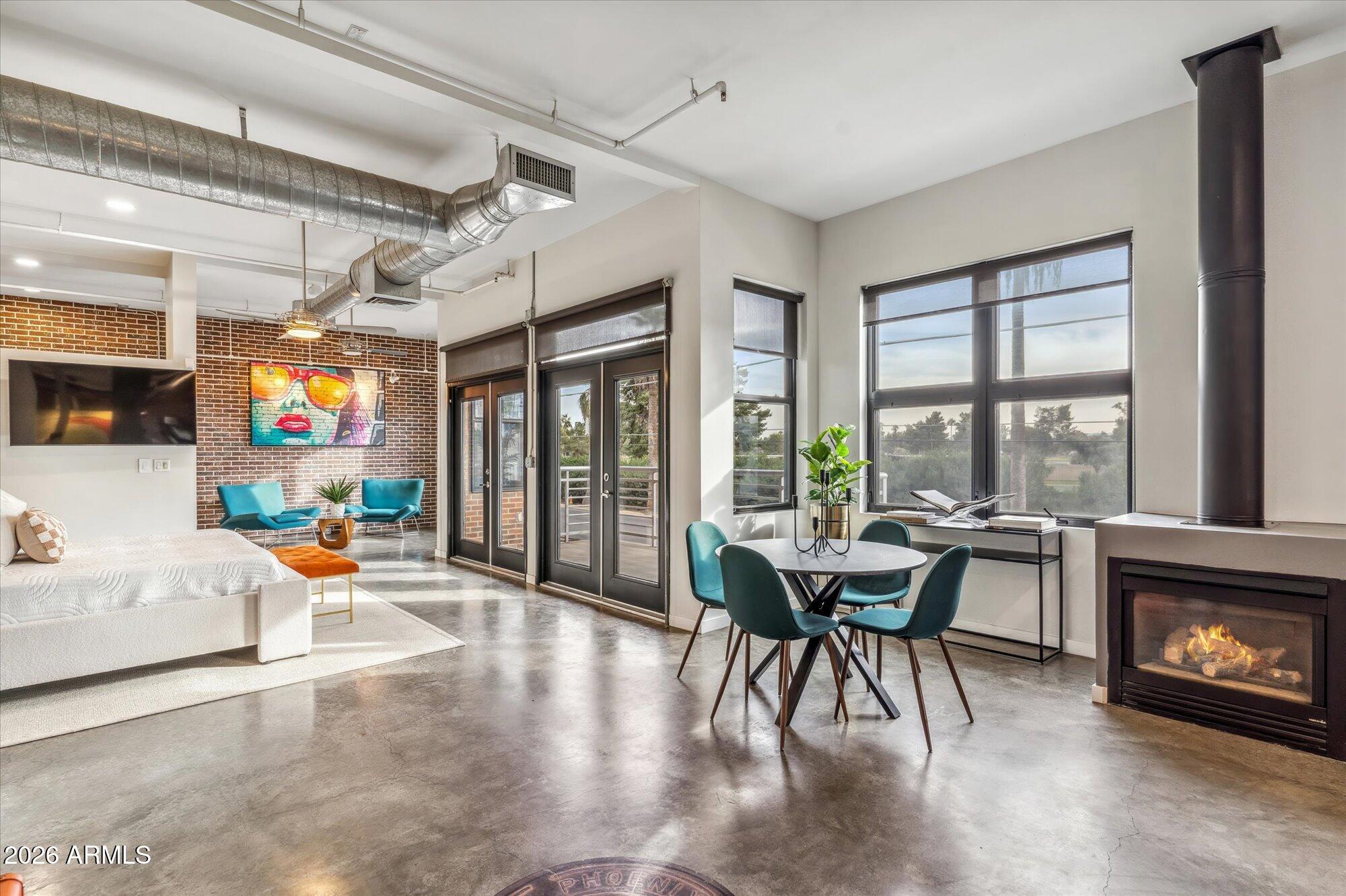 914 E OSBORN Road 202