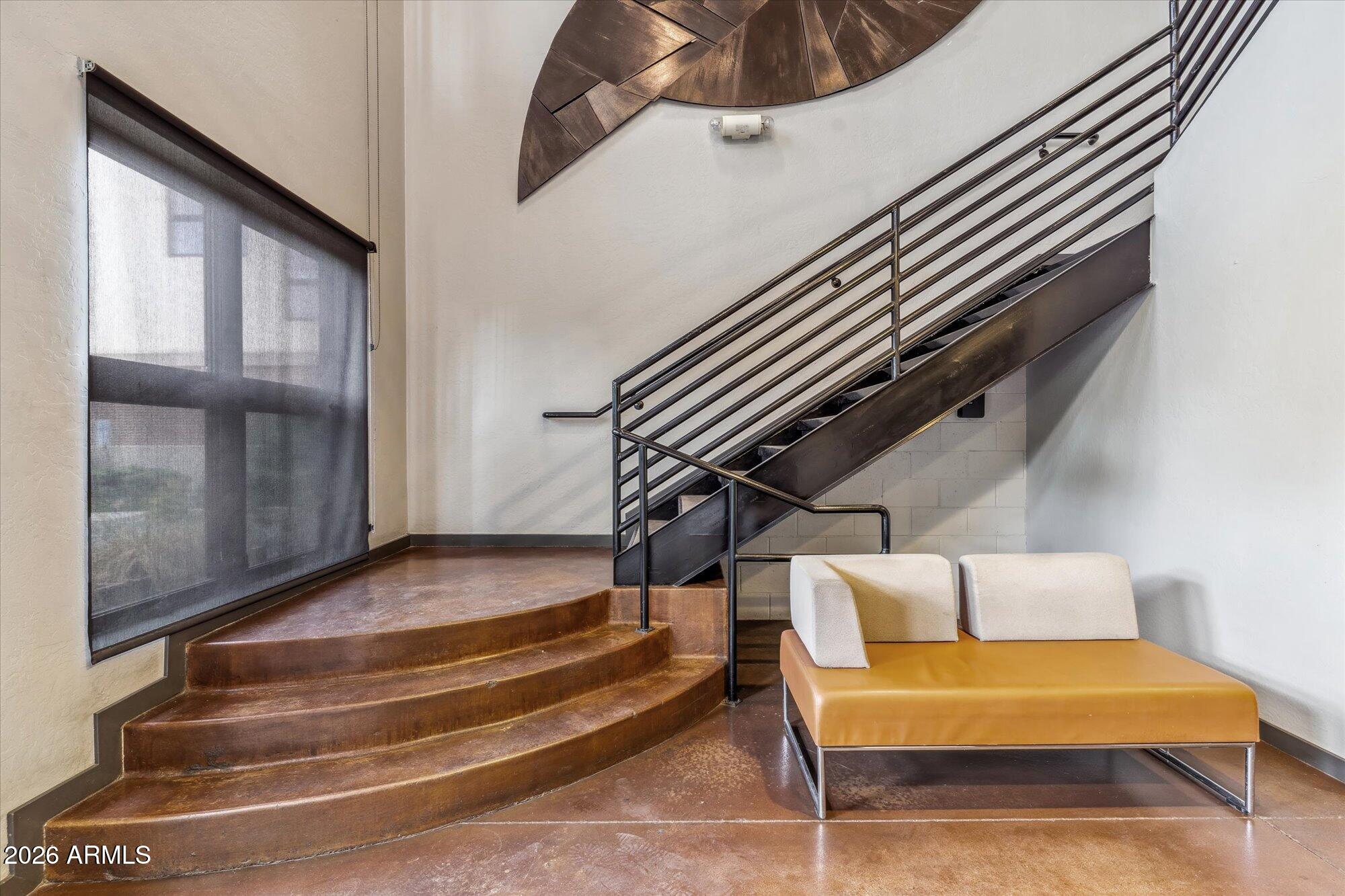 914 E OSBORN Road 202