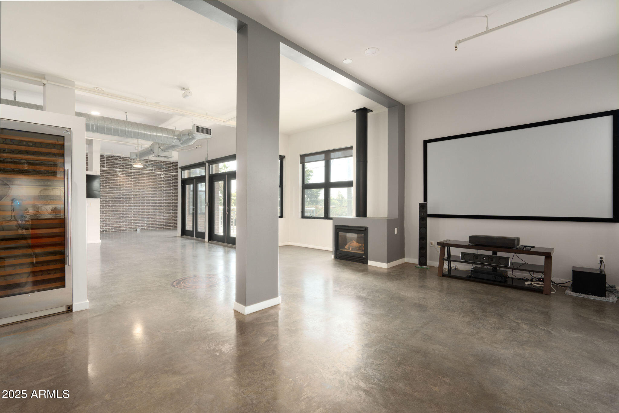 914 E OSBORN Road 202