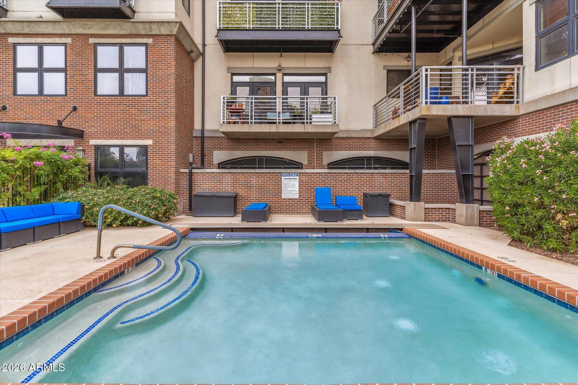 914 E OSBORN Road 202