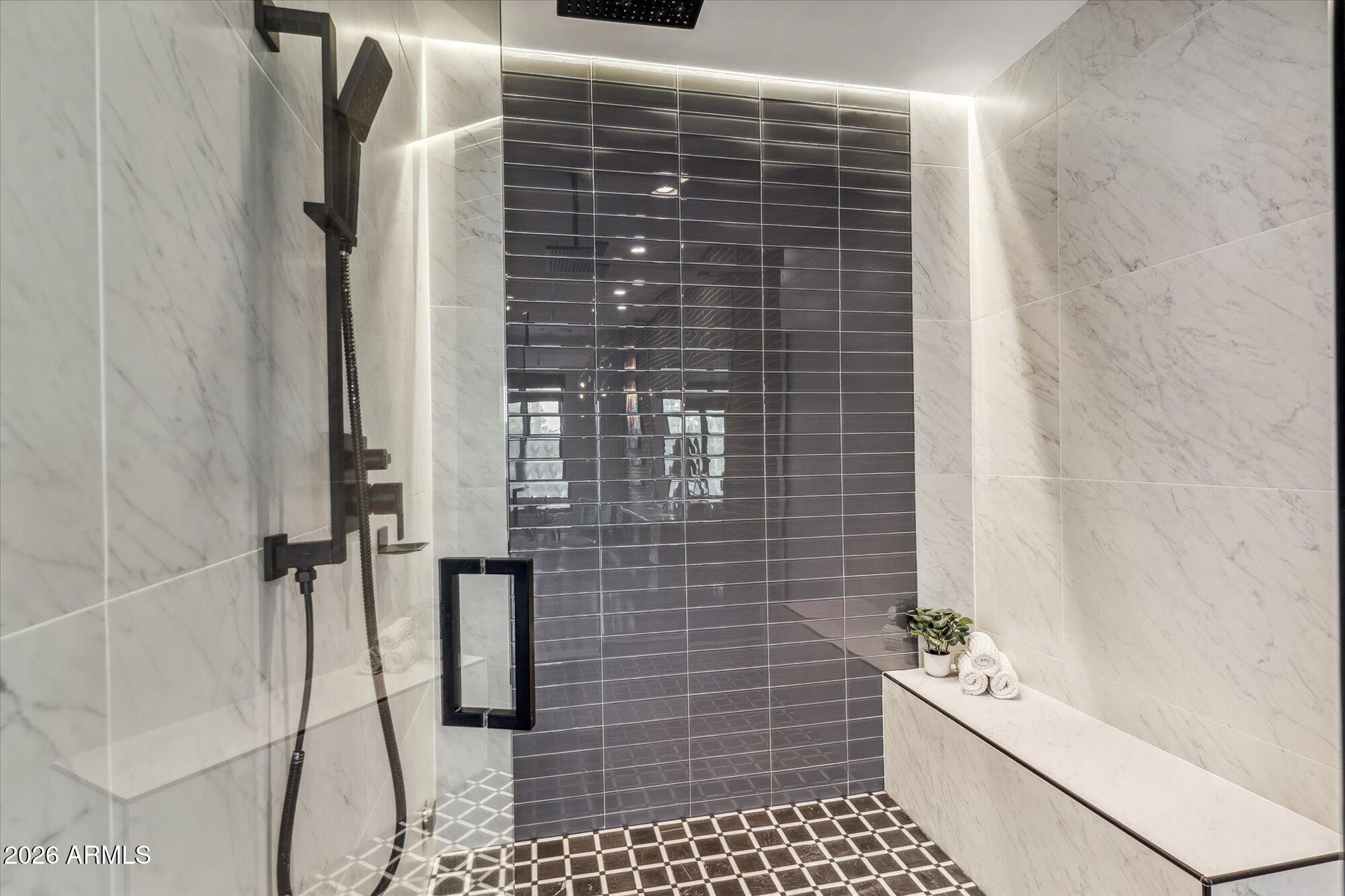 914 E OSBORN Road 202