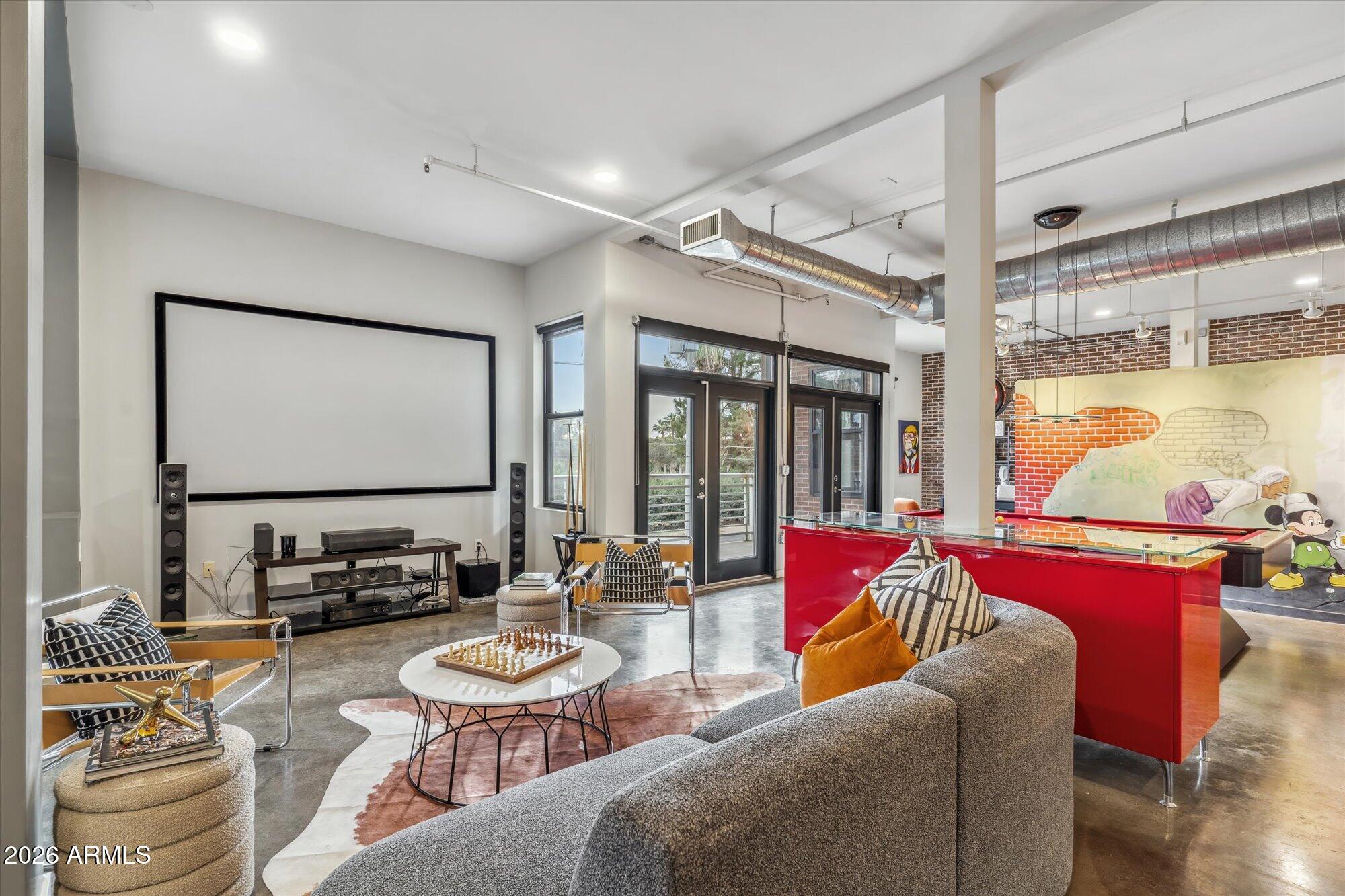 914 E OSBORN Road 202