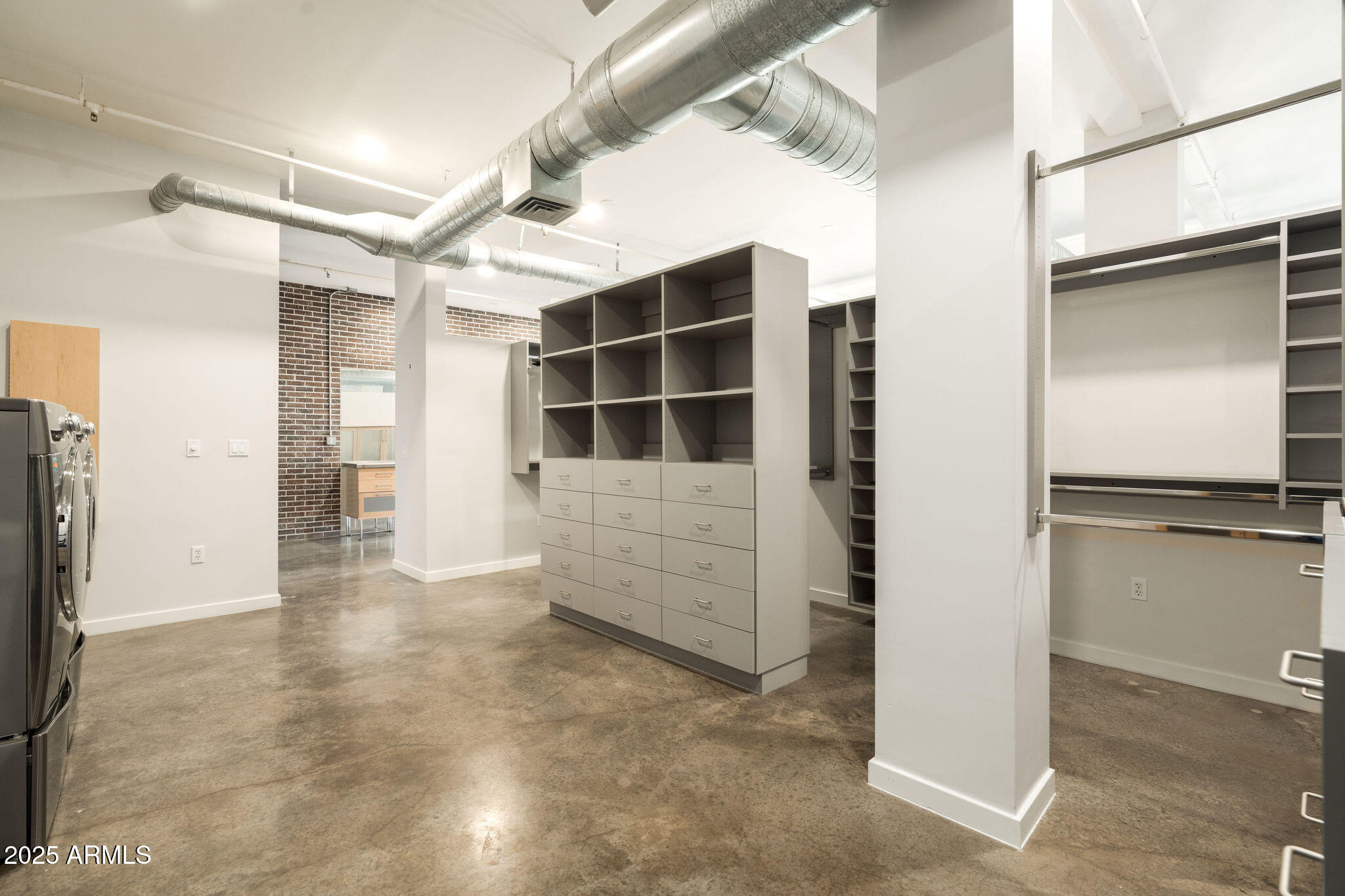 914 E OSBORN Road 202