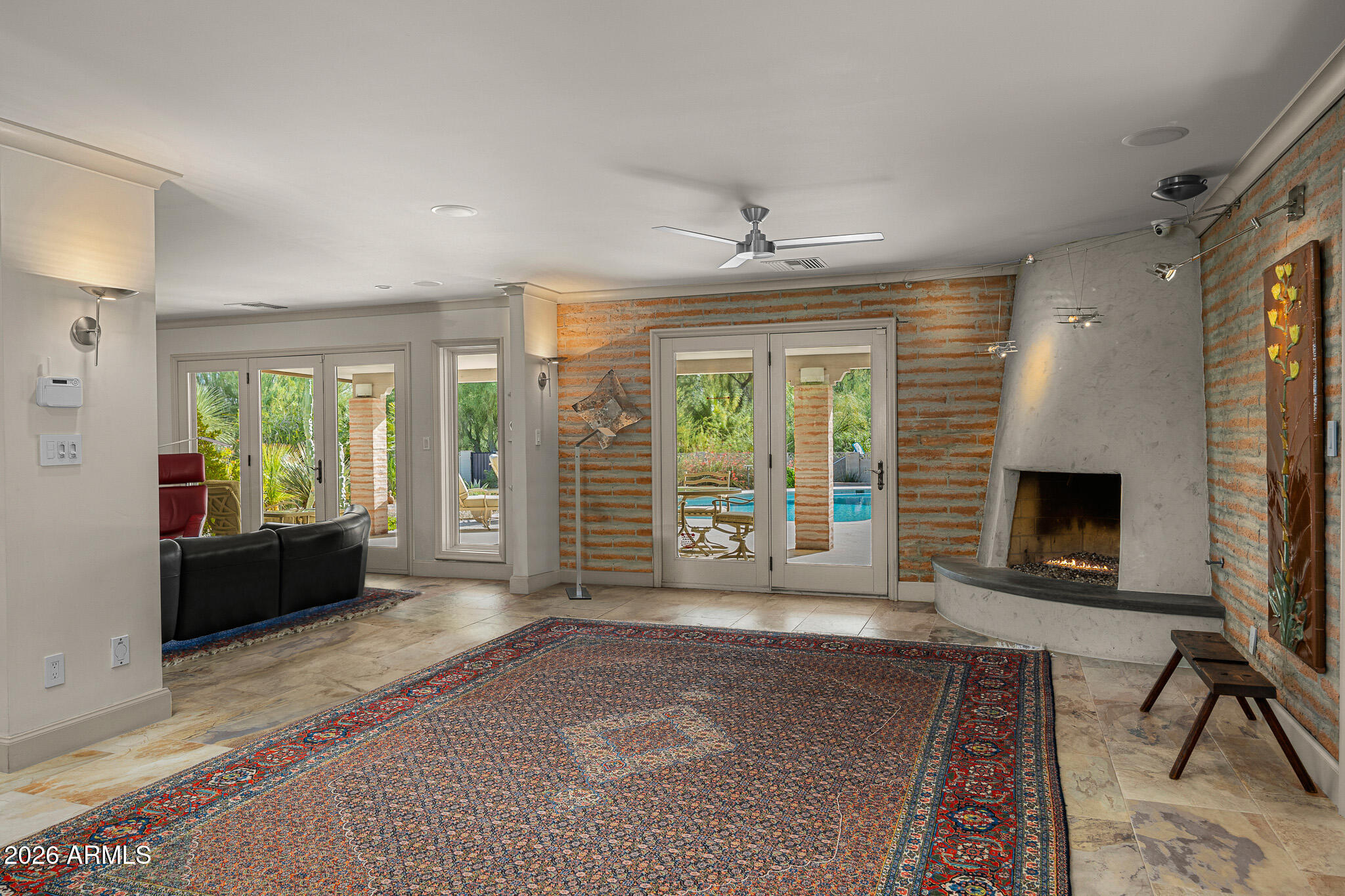 3921 E SAN MIGUEL Avenue