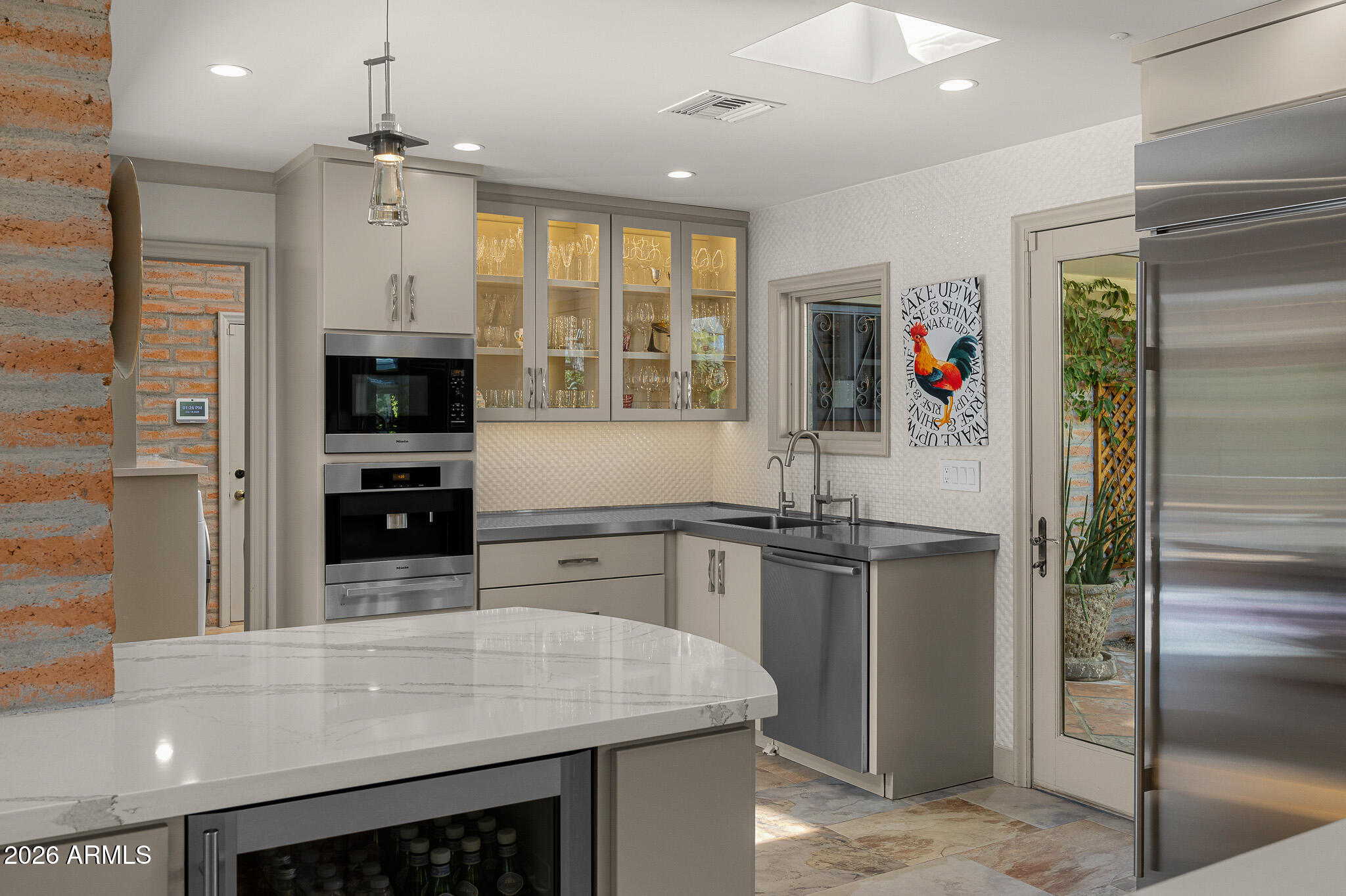 3921 E SAN MIGUEL Avenue