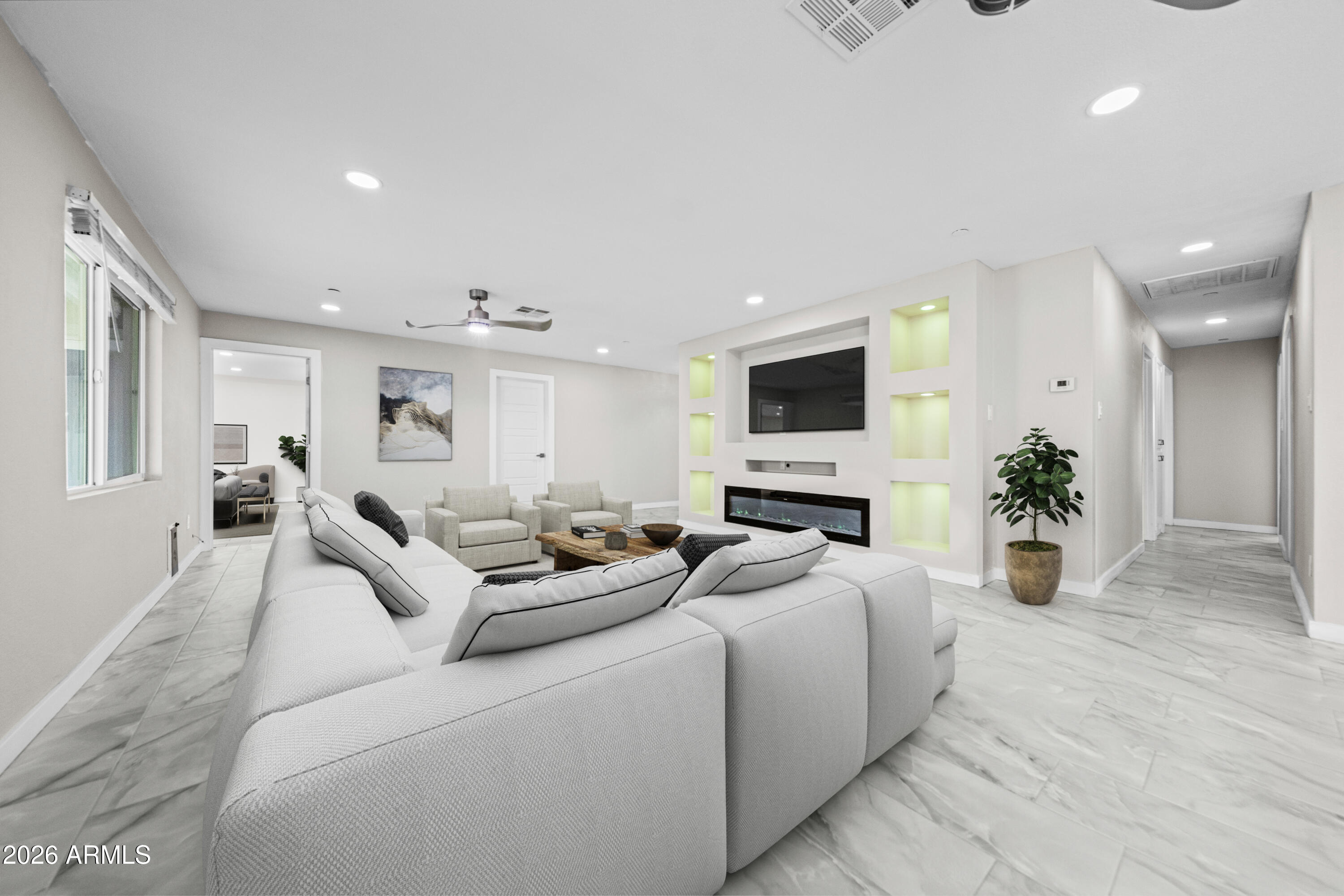 8202 E WHITTON Avenue