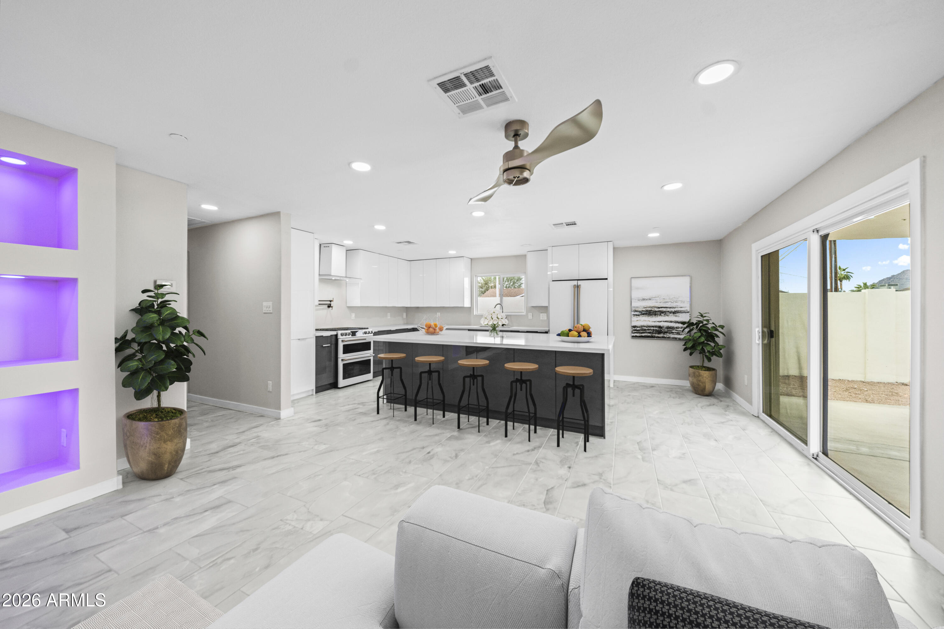 8202 E WHITTON Avenue