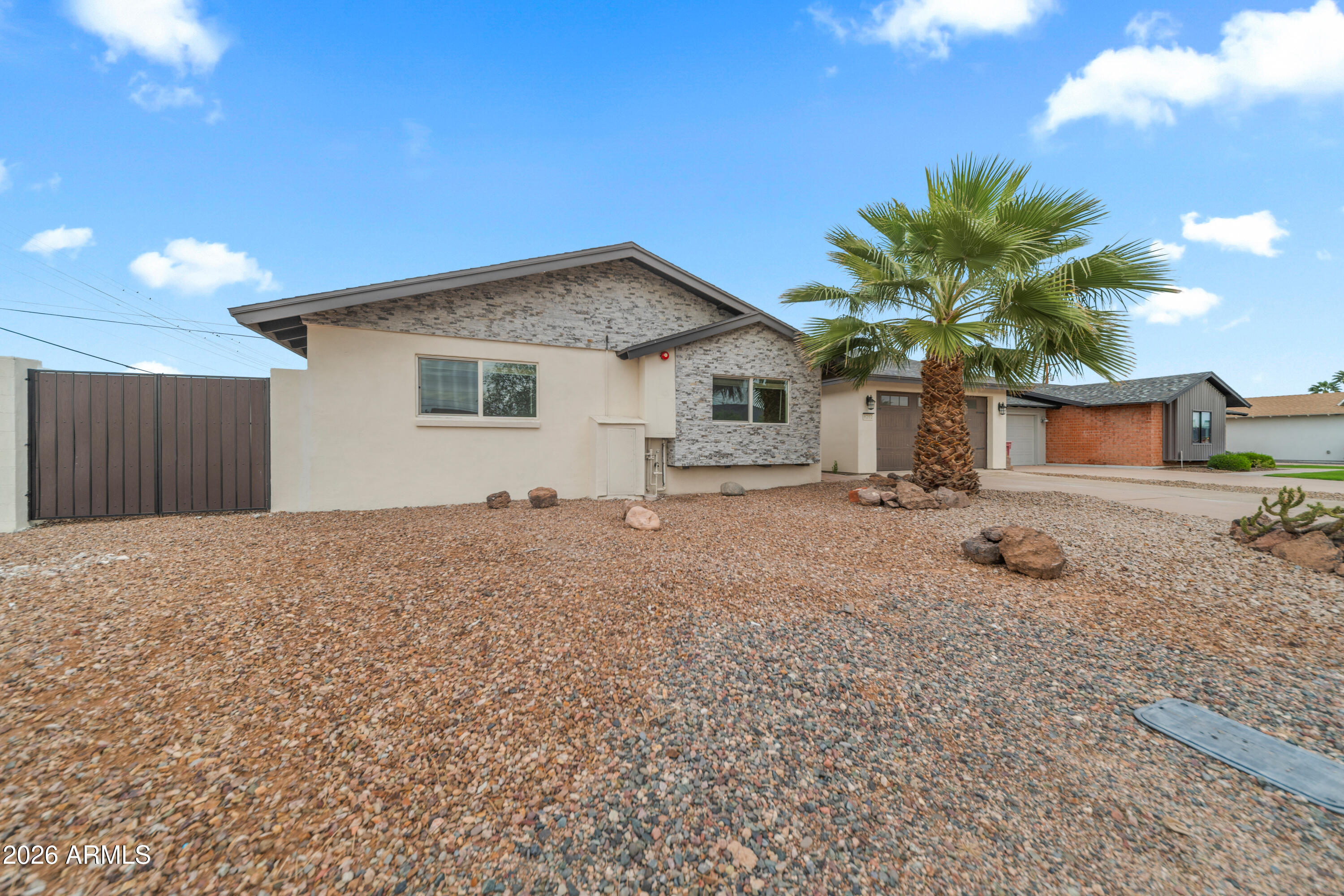 8202 E WHITTON Avenue