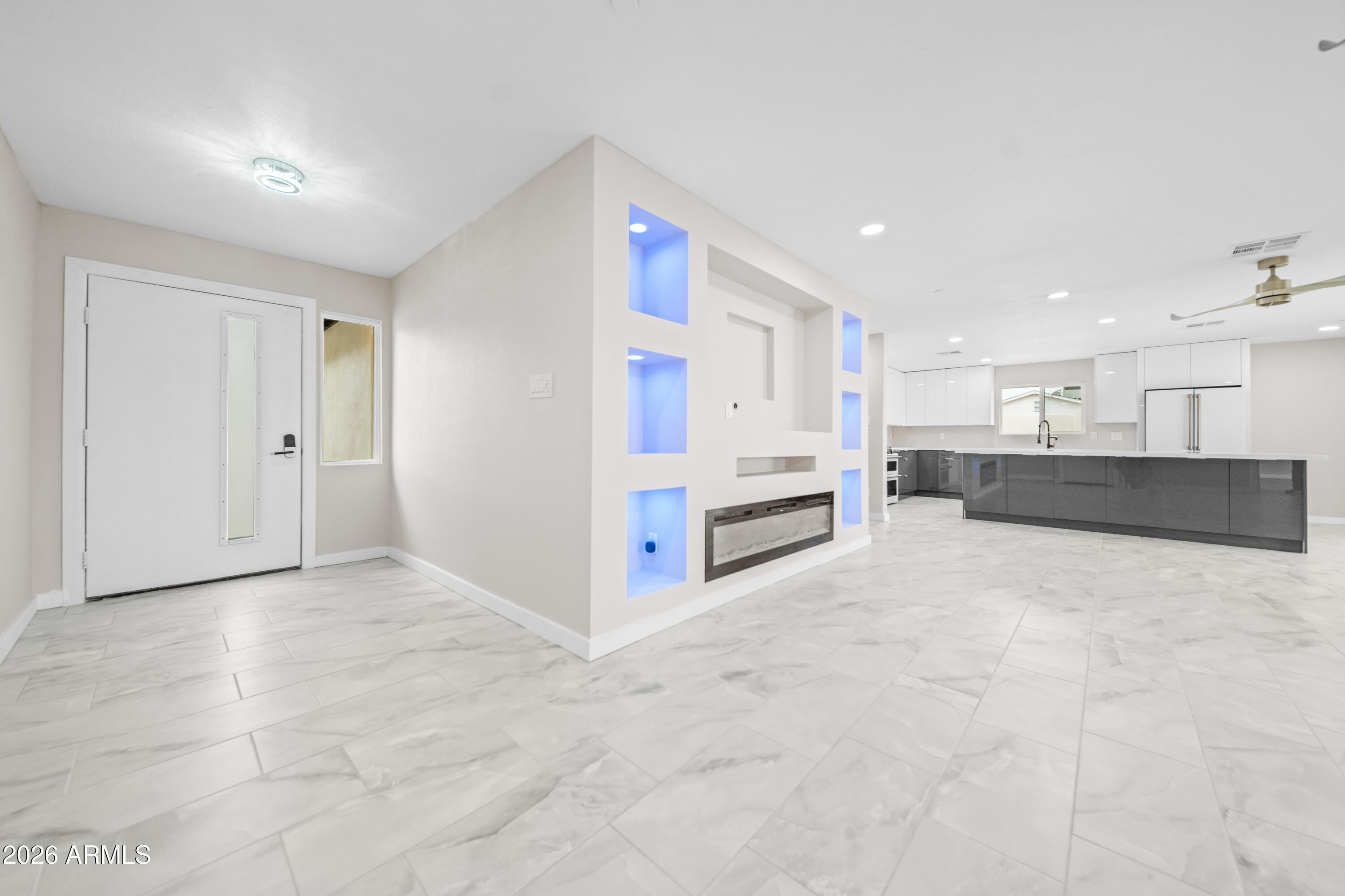 8202 E WHITTON Avenue